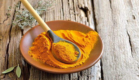 Tekuté Zlato Orientu: Kurkuma – Viac Než Len Farba do Kari, Tajomstvo Zdravia a Chuti